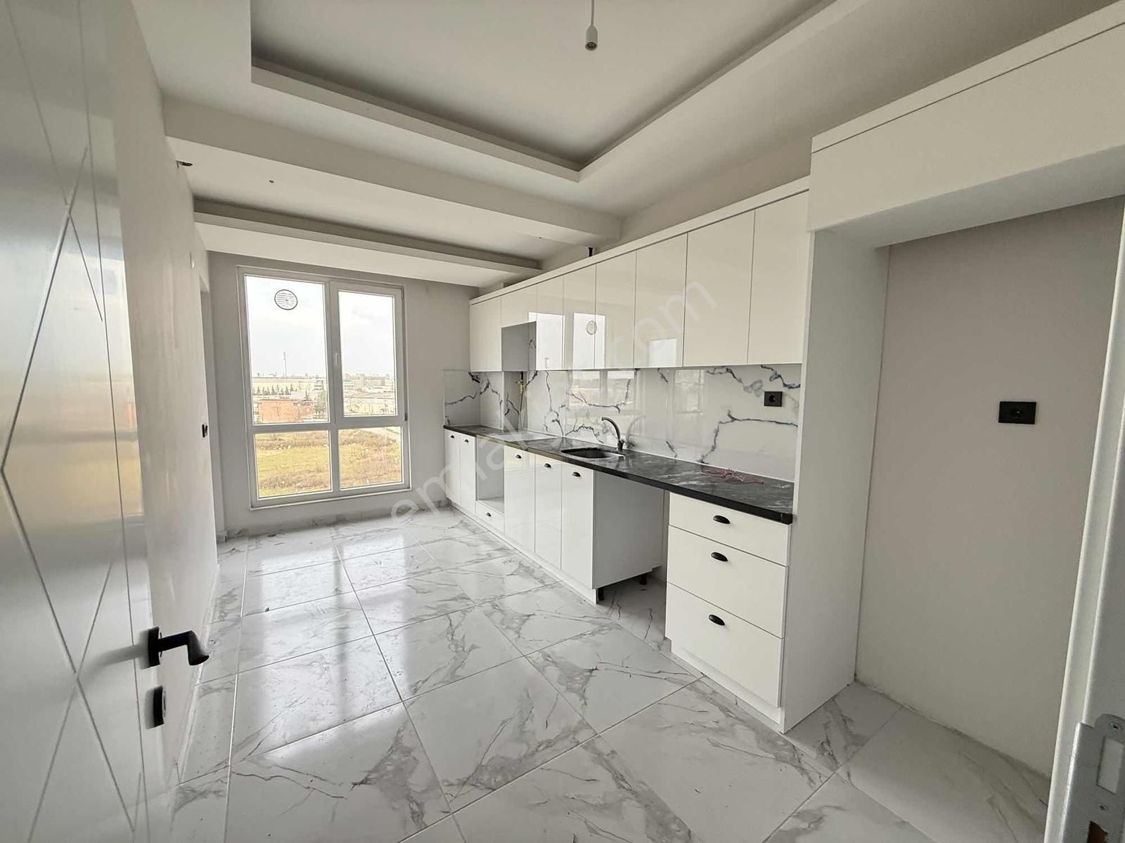 Yağmur Emlak'tan Tekkeköyde Bulvar Cephe 3+1 Kiralık Daire