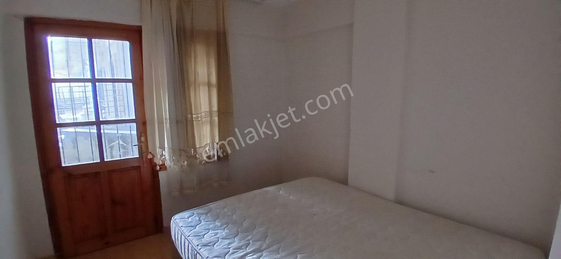 Eskifoçada Çarşı İçerisinde Satılık Zemin Kat Daire - Görsel 10