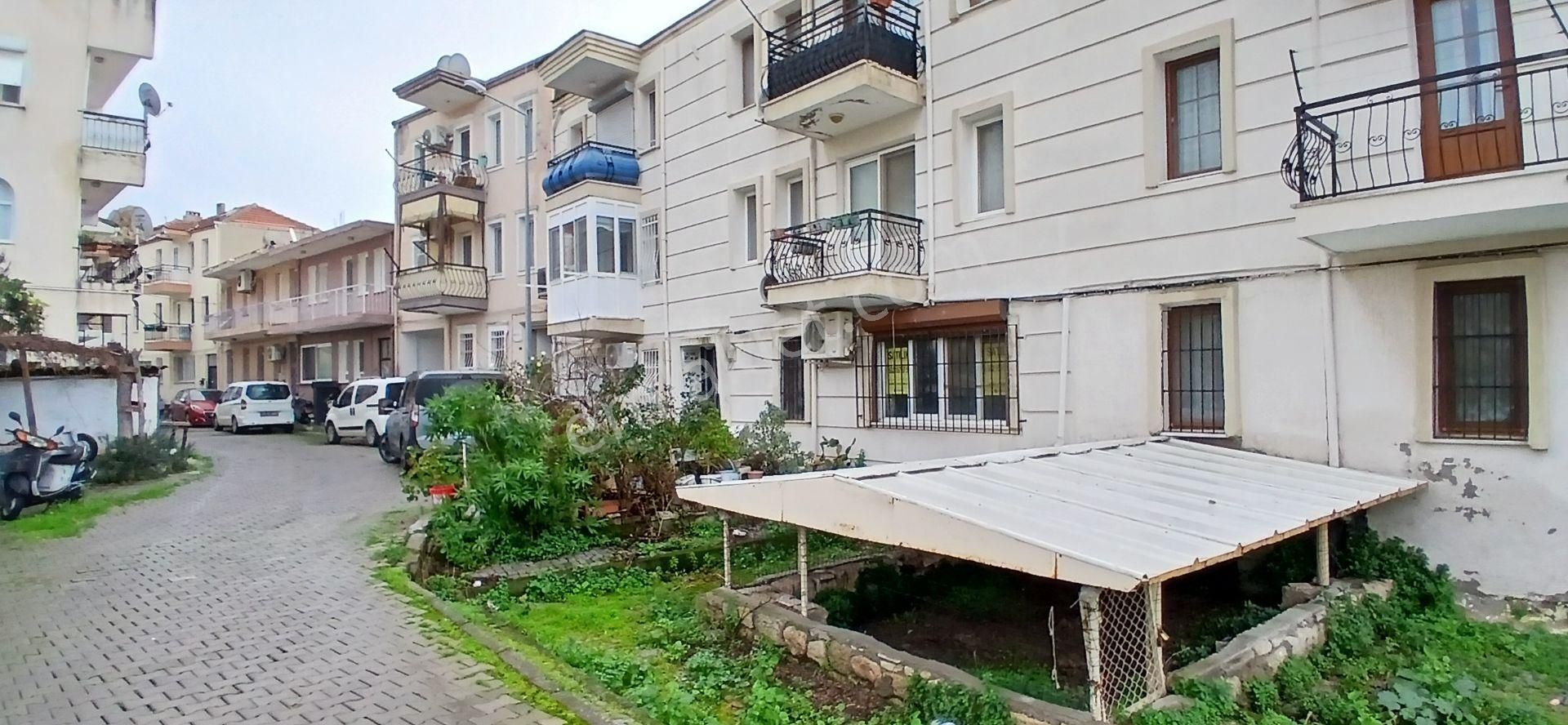 Eskifoçada Çarşı İçerisinde Satılık Zemin Kat Daire - Görsel 4