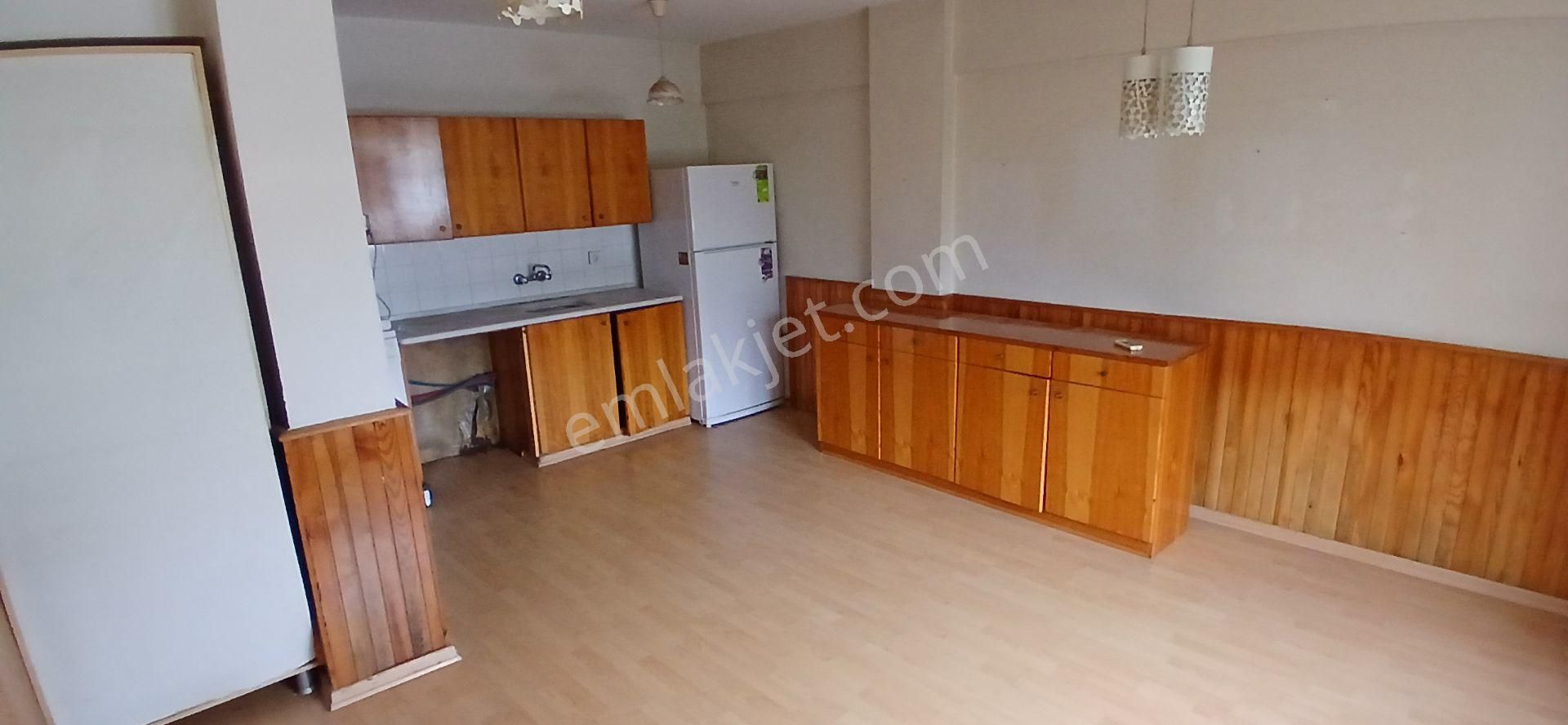 Eskifoçada Çarşı İçerisinde Satılık Zemin Kat Daire - Görsel 7