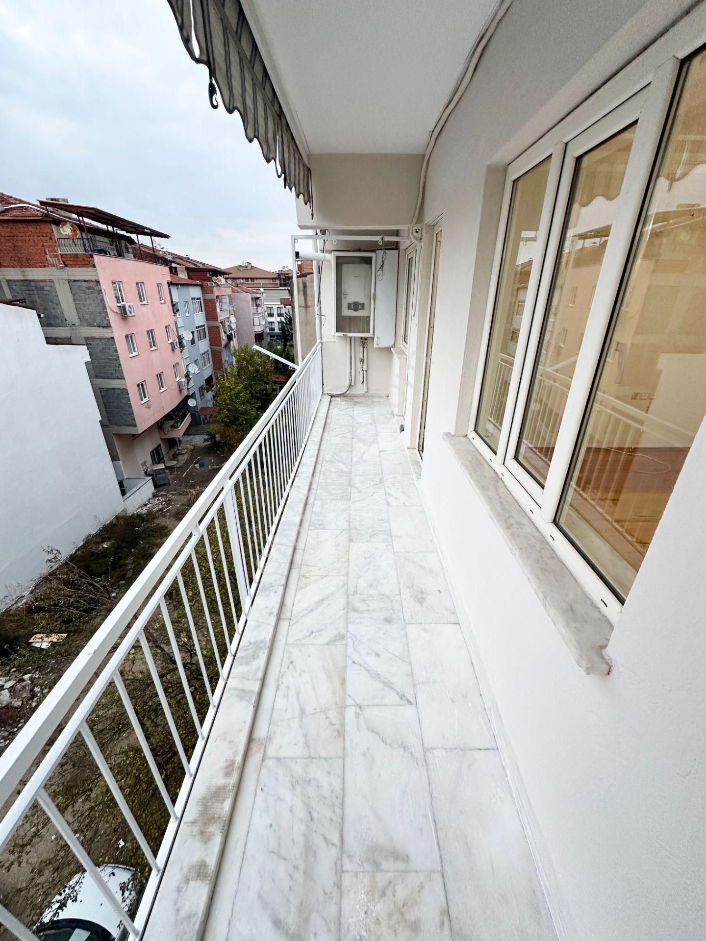 Denizli Atalar'da Ankastreli Boyalı Balkonlu 3+1 Kiralık Daire - Görsel 12