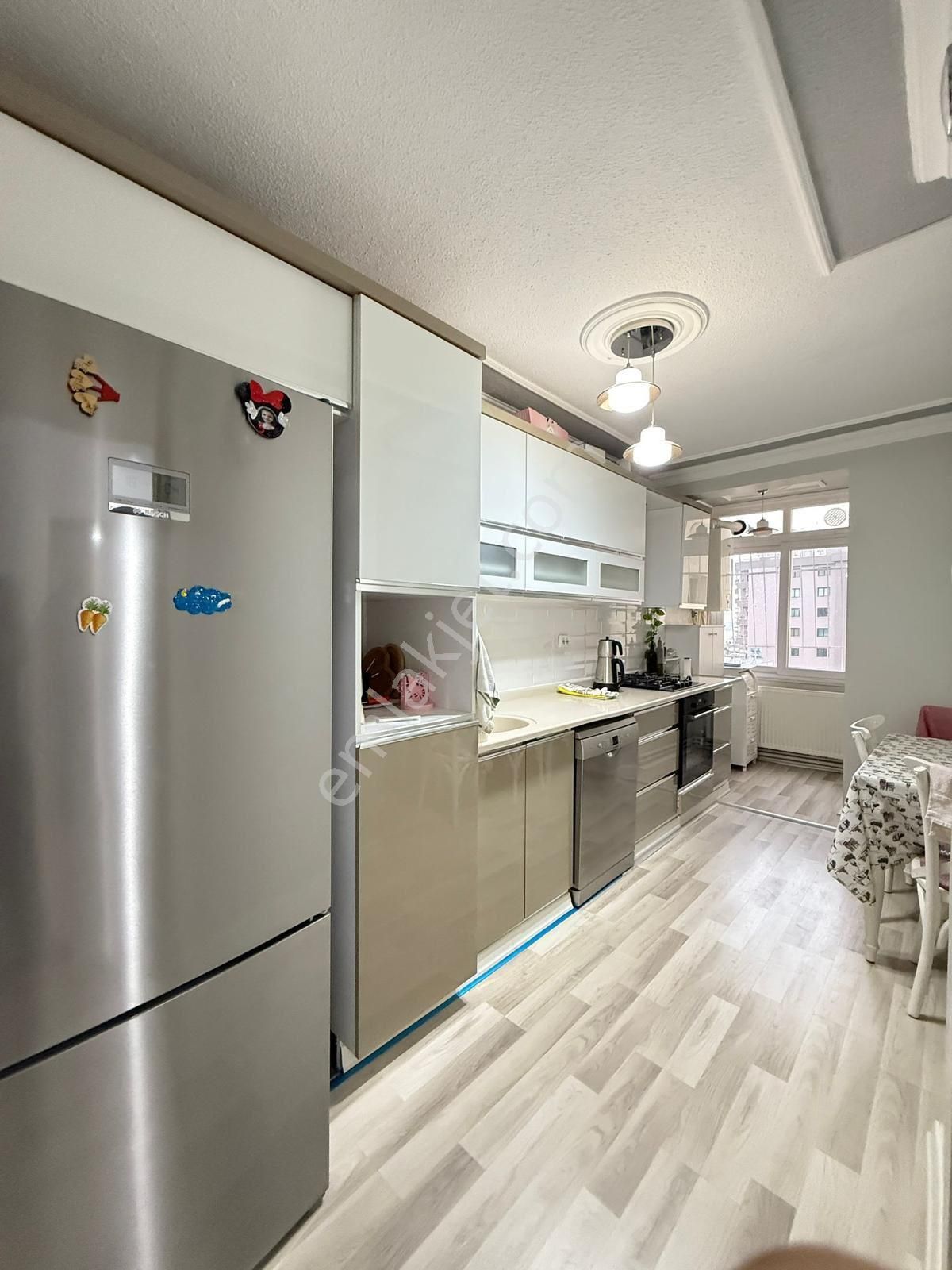 Remint’den Turgut Özal Bulvarı İkinci Parsel Göl Manzaralı 3+1 Kapalı Mutfak İçi Yapılı Doğalgazlı!!