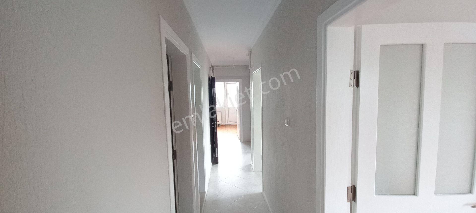 Bornova İnönü Mahallesinde 3+1 İçi Yeni Boyalı Yapılı Kiralık Daire Ve Dükkan - Görsel 17