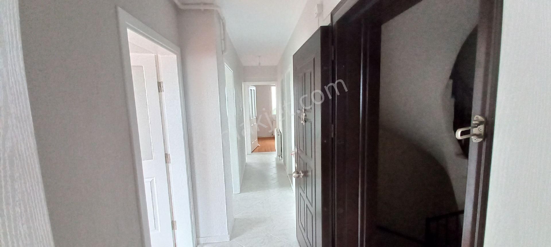 Bornova İnönü Mahallesinde 3+1 İçi Yeni Boyalı Yapılı Kiralık Daire Ve Dükkan - Görsel 24