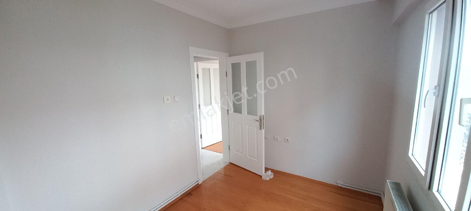 Bornova İnönü Mahallesinde 3+1 İçi Yeni Boyalı Yapılı Kiralık Daire Ve Dükkan - Görsel 22