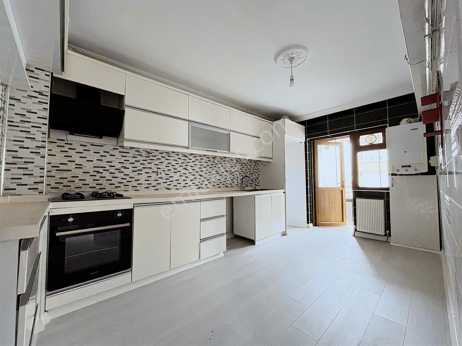 Yüce'den▓ 3+1 Manzarası Açık Geniş Oturumlu Yapılı Fırsat Daire. - Görsel 3