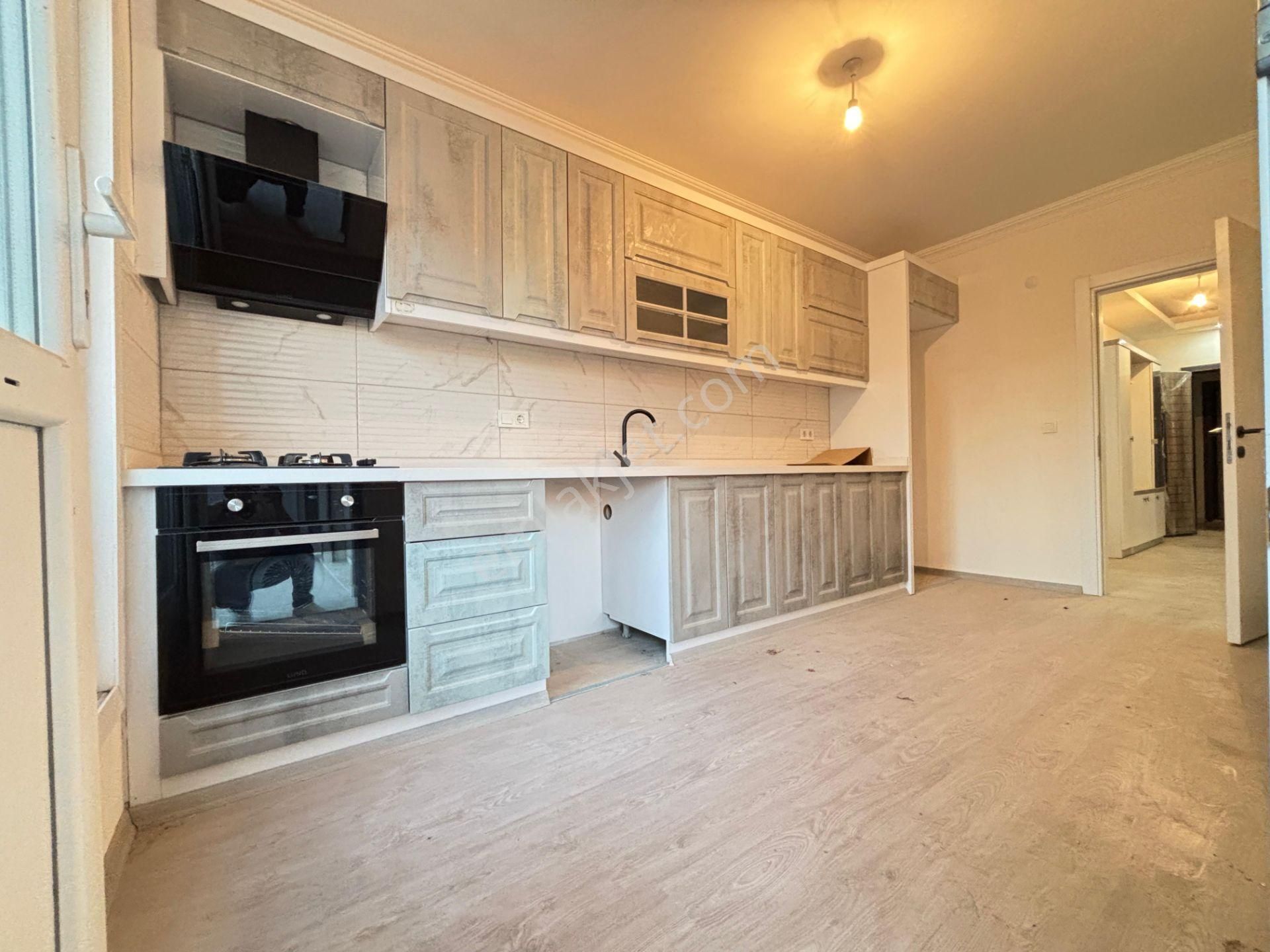 Seferihisar Ürkmez Merkezde Kat Mülkiyetli Asansörlü 3+1 Satılık Daire