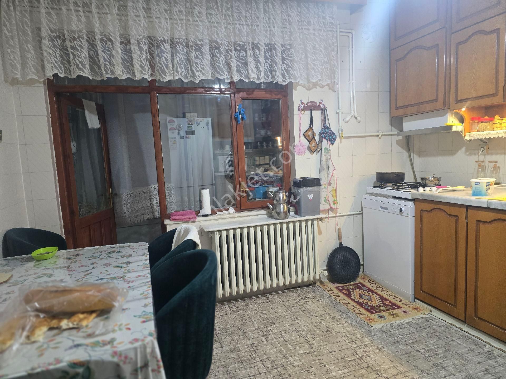 Niğde Bor Fatih Mahallesinde 3+1 Satılık Klasik Daire - Görsel 6