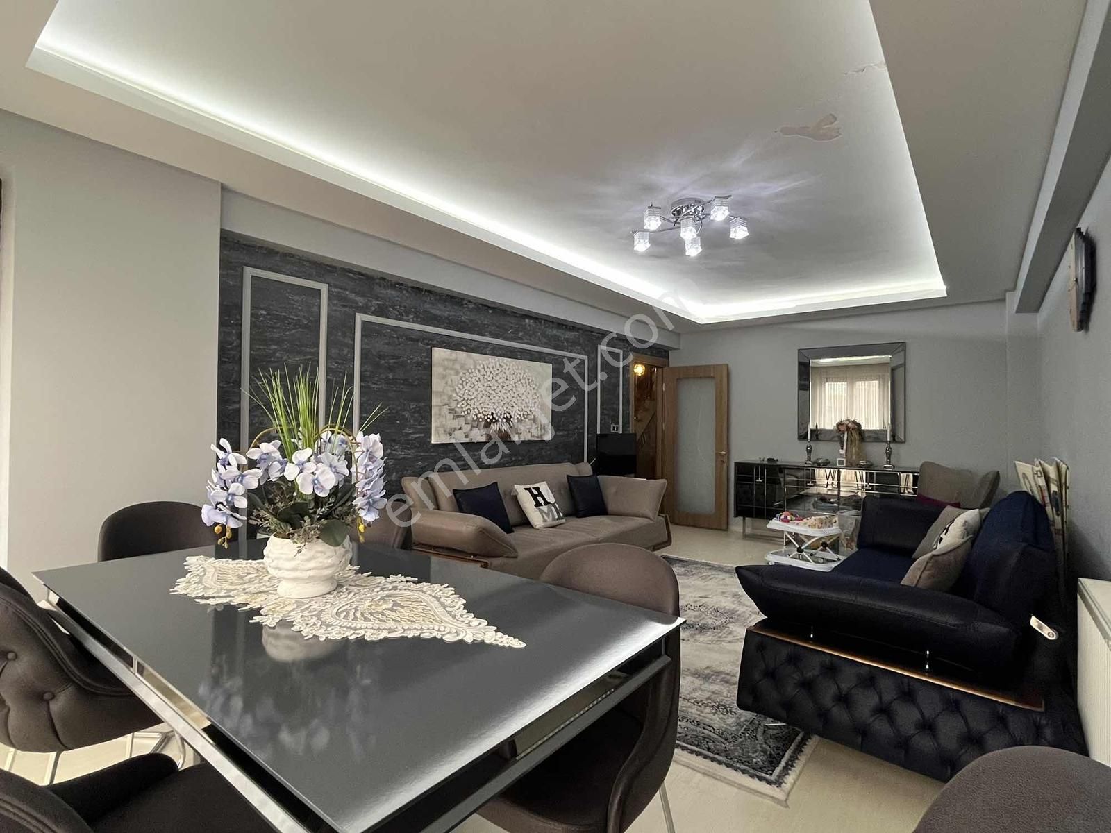 Çamlıca'da 4+1 200 M2 İki Büyük Teraslı Manzaralı Dubleks - Görsel 9