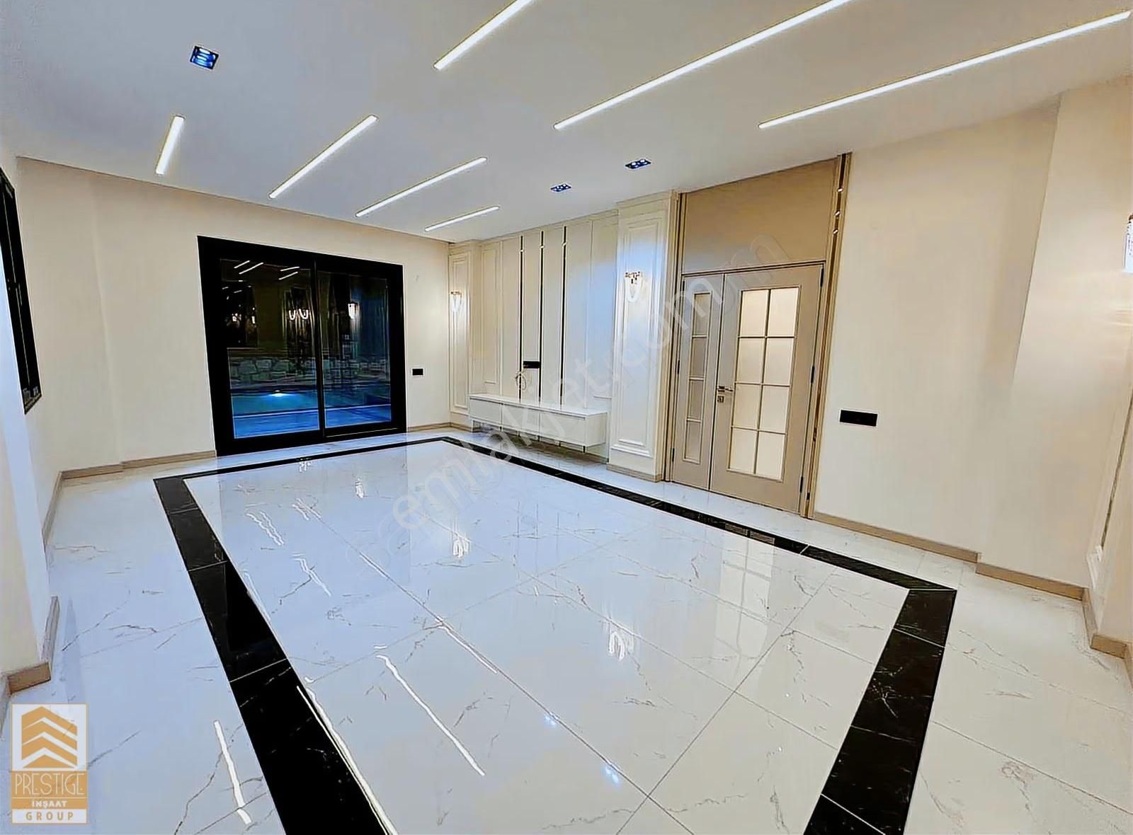 Villalar Bölgesinde Lüks Villa - Görsel 17