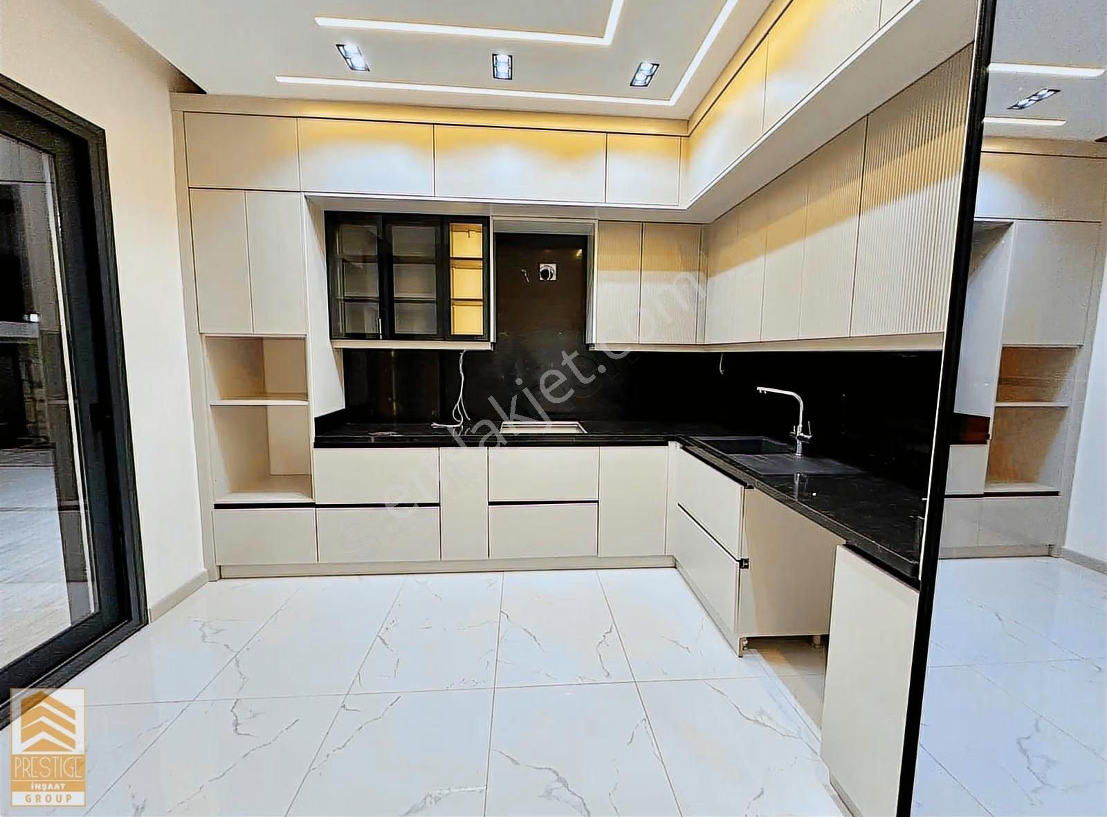 Villalar Bölgesinde Lüks Villa - Görsel 13