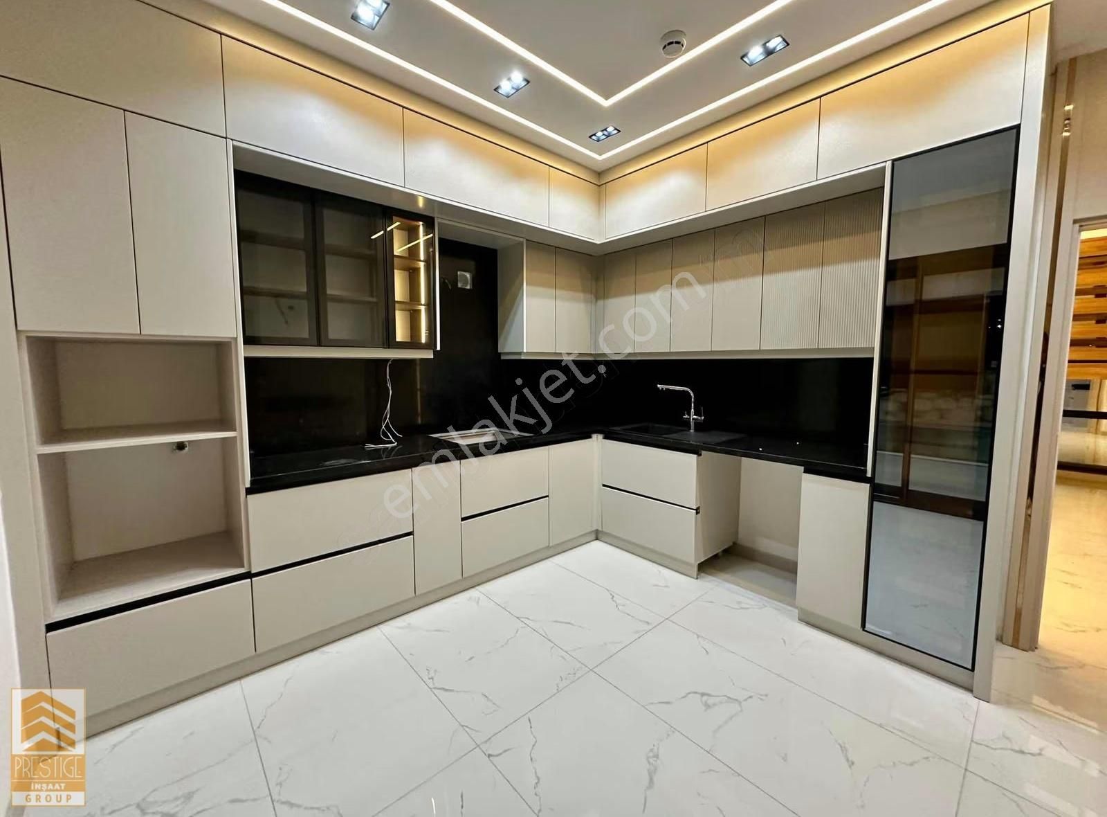 Villalar Bölgesinde Lüks Villa - Görsel 18