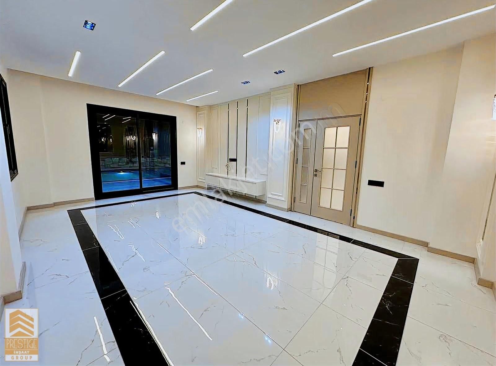 Villalar Bölgesinde Lüks Villa - Görsel 15