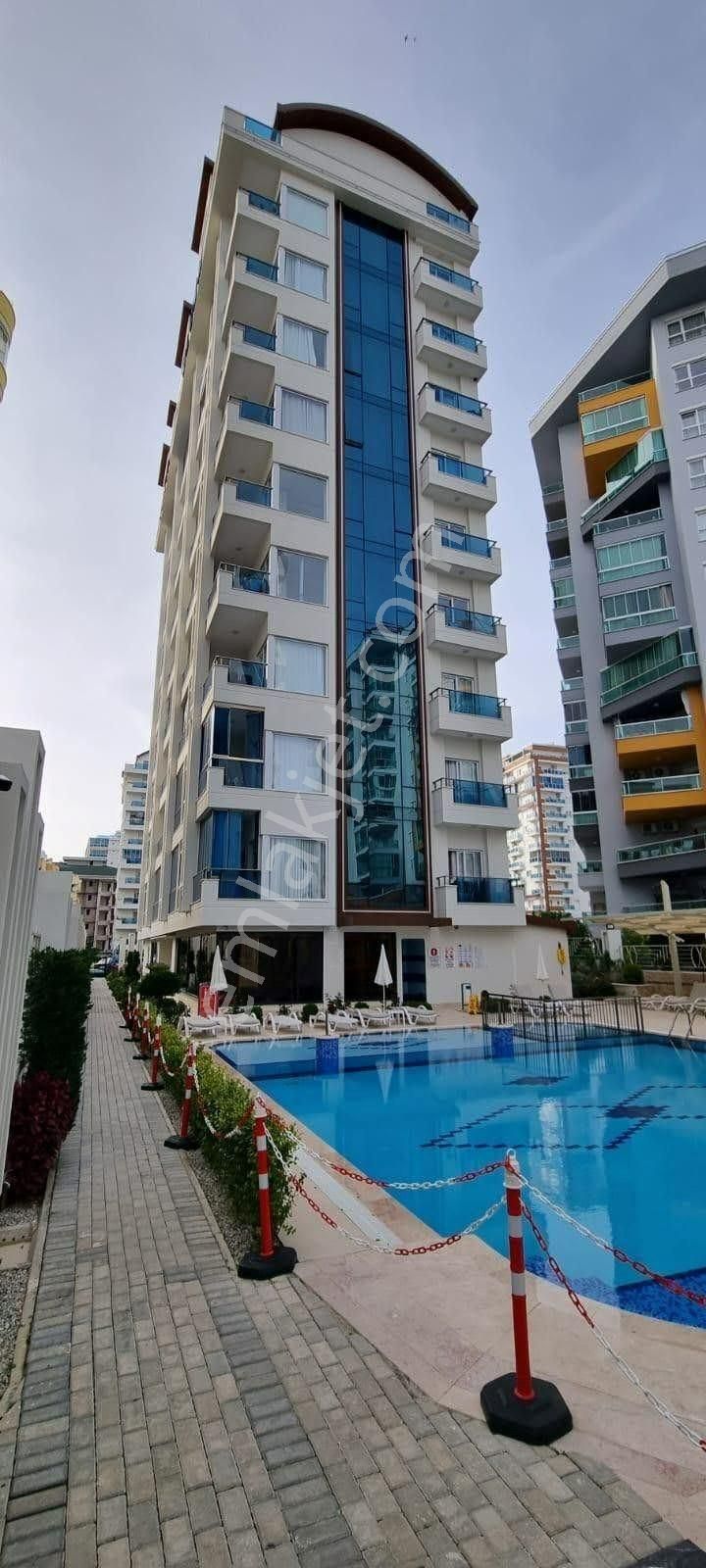 Alanya Mahmutlar’da Denize 300 M | Güney Cephe | Eşyalı 1+1 Satılık Daire