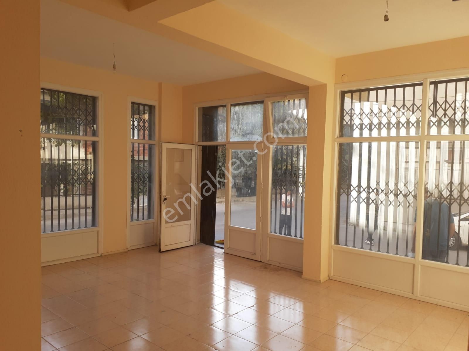 Güneş'ten Buca Yenigün'de 40m Çift Cephe Kiralık Dükkan