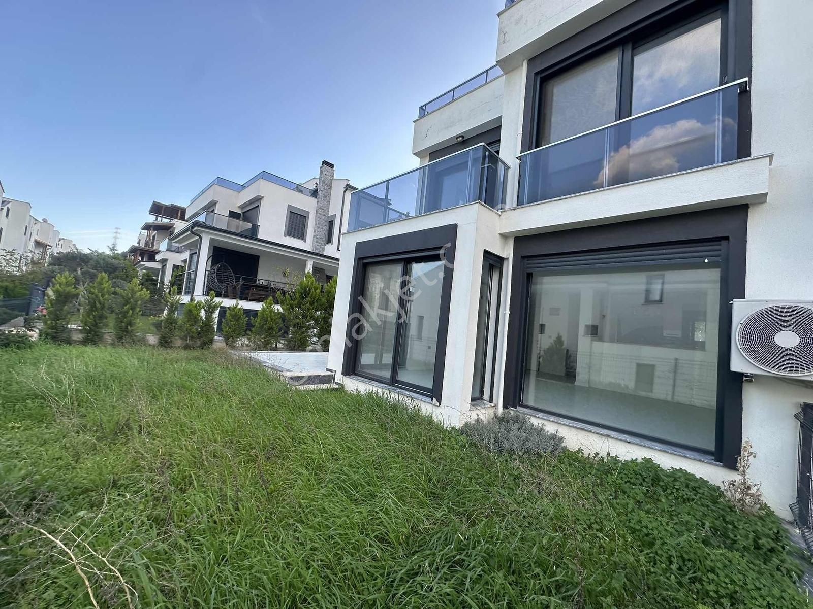 Öz-er Gayrimenkul'den Satılık Deniz Manzaralı Villa - Görsel 22