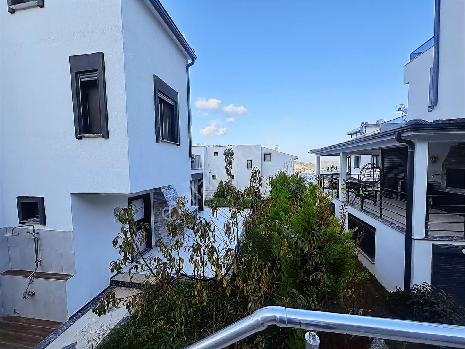 Öz-er Gayrimenkul'den Satılık Deniz Manzaralı Villa - Görsel 23