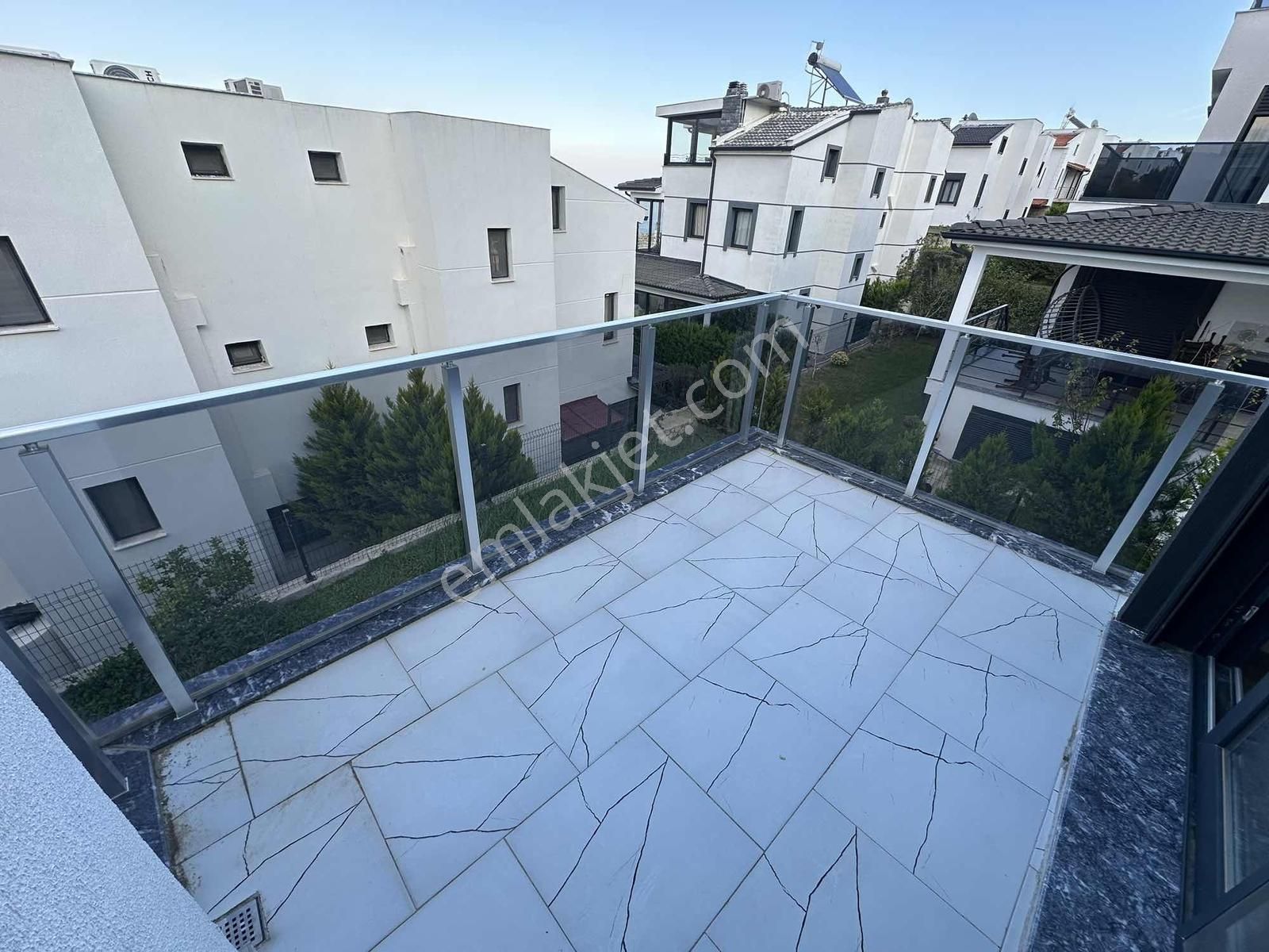 Öz-er Gayrimenkul'den Satılık Deniz Manzaralı Villa - Görsel 15