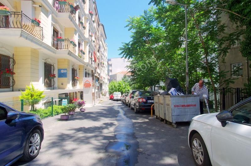 Tülay Özkök'ten Şişli Ticari Merkez Geniş Yüksek Giriş Daire