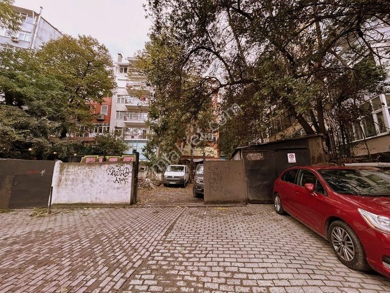Tülay Özkök'ten Moda Cadde Üstü Geniş Ferah Otoparklı Satılık - Görsel 2