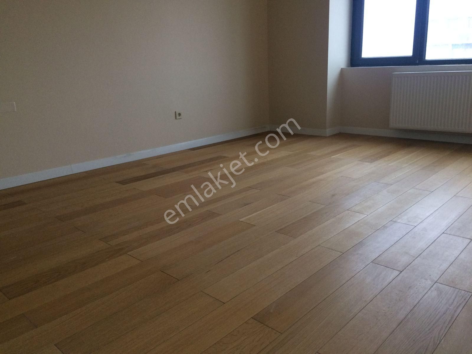 Harika Konum Nezih Site Geniş 1+1