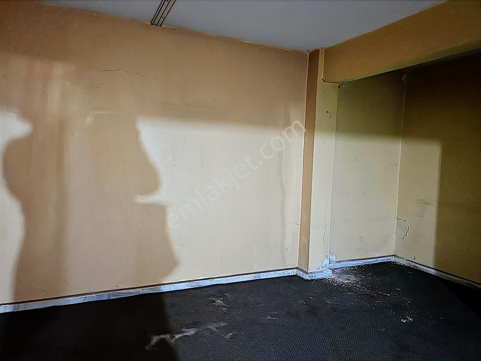 Tülay Özkök'ten Cuma Pazarı Merkezi Katlı Satılık Dükkan - Görsel 24