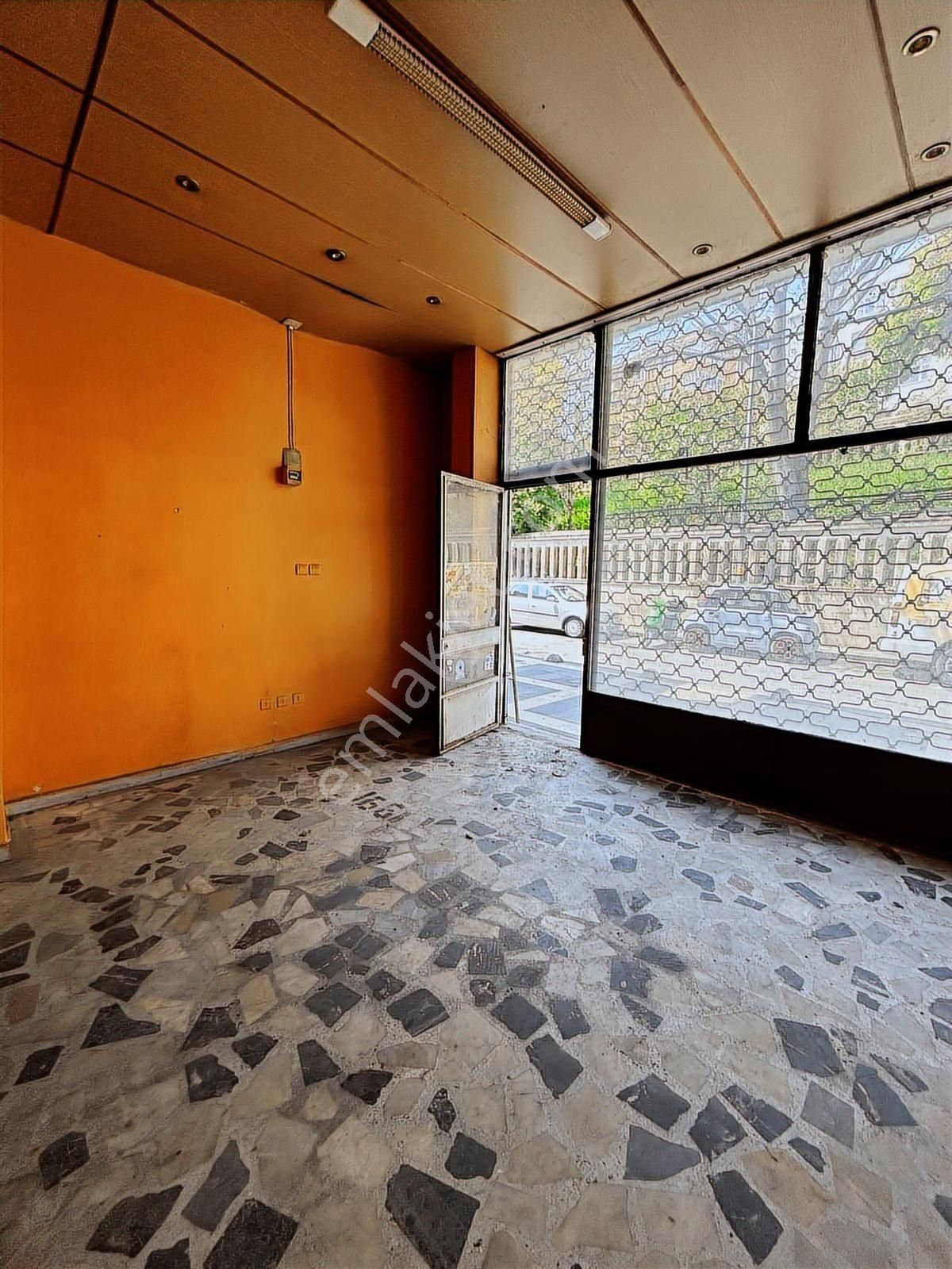 Tülay Özkök'ten Cuma Pazarı Merkezi Katlı Satılık Dükkan - Görsel 18