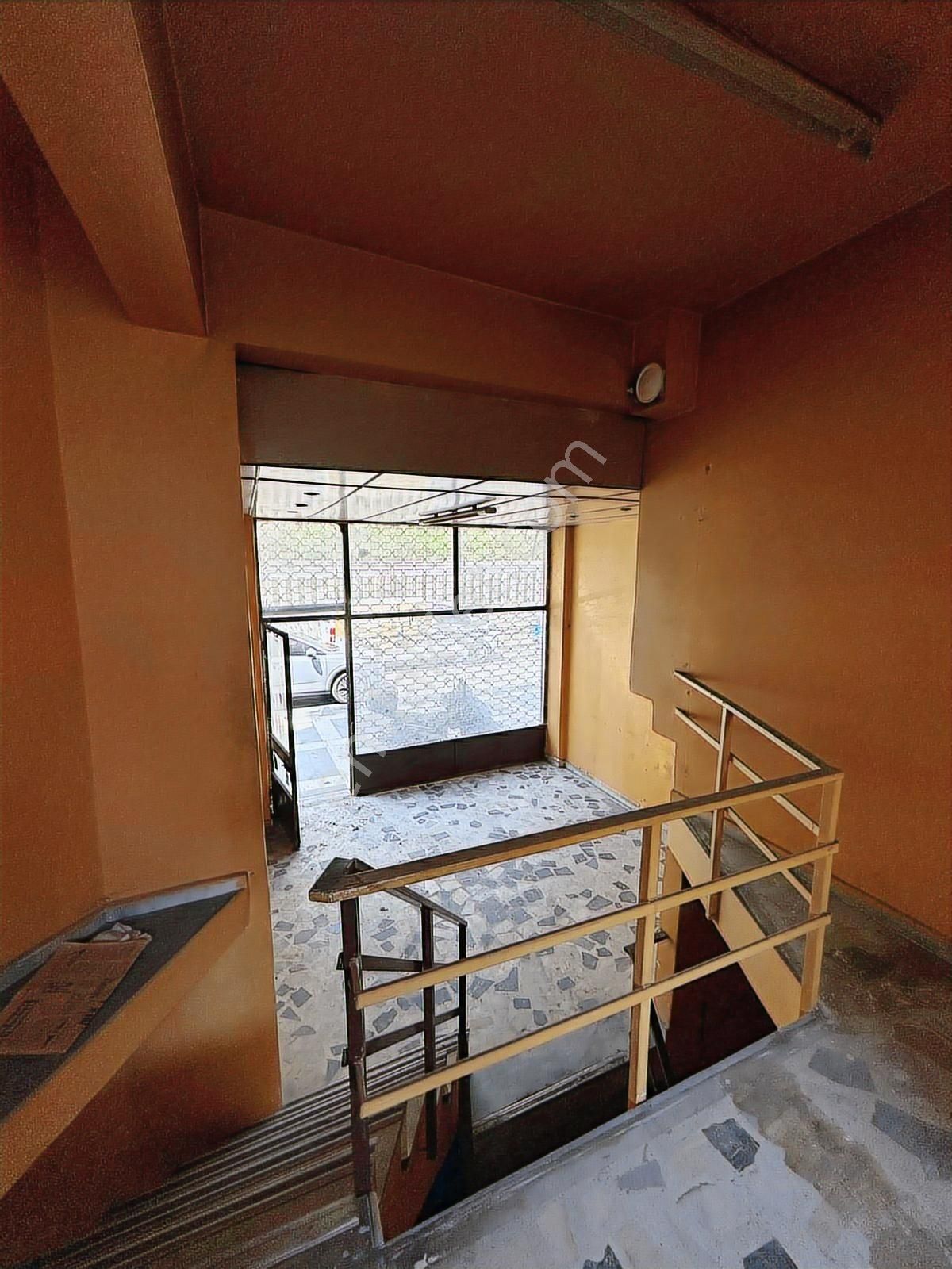 Tülay Özkök'ten Cuma Pazarı Merkezi Katlı Satılık Dükkan - Görsel 21