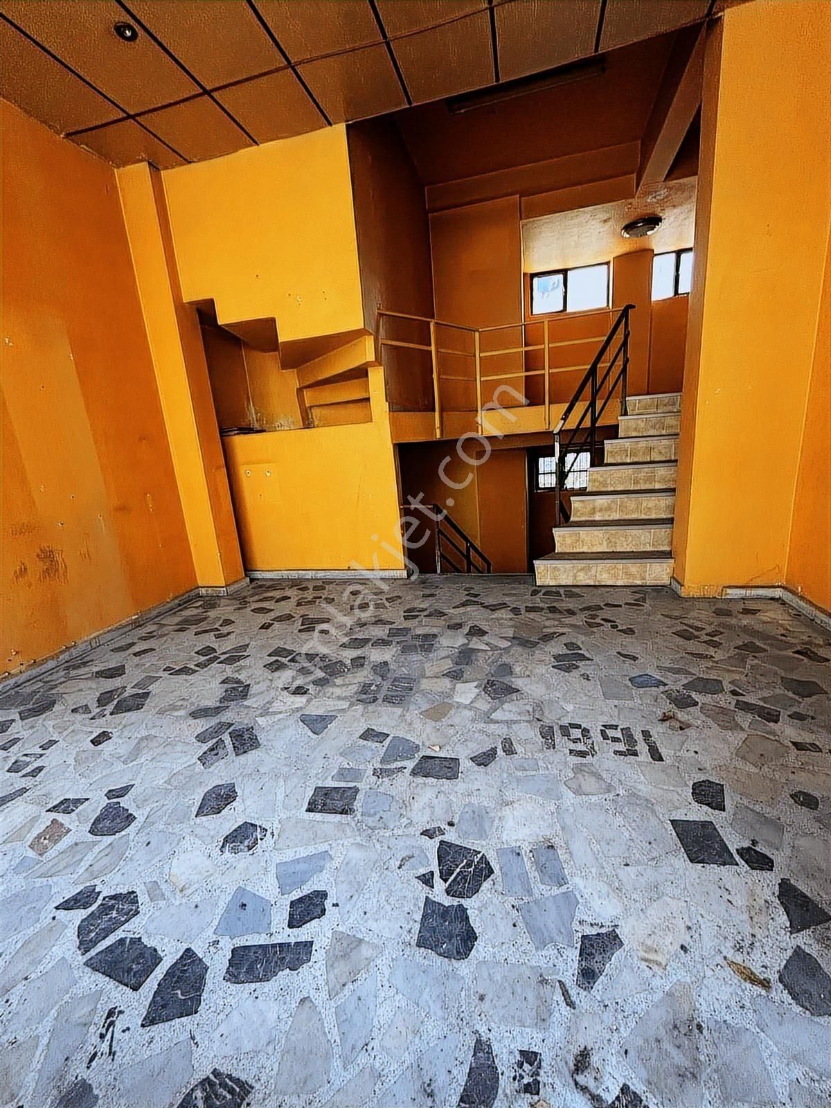 Tülay Özkök'ten Cuma Pazarı Merkezi Katlı Satılık Dükkan - Görsel 4