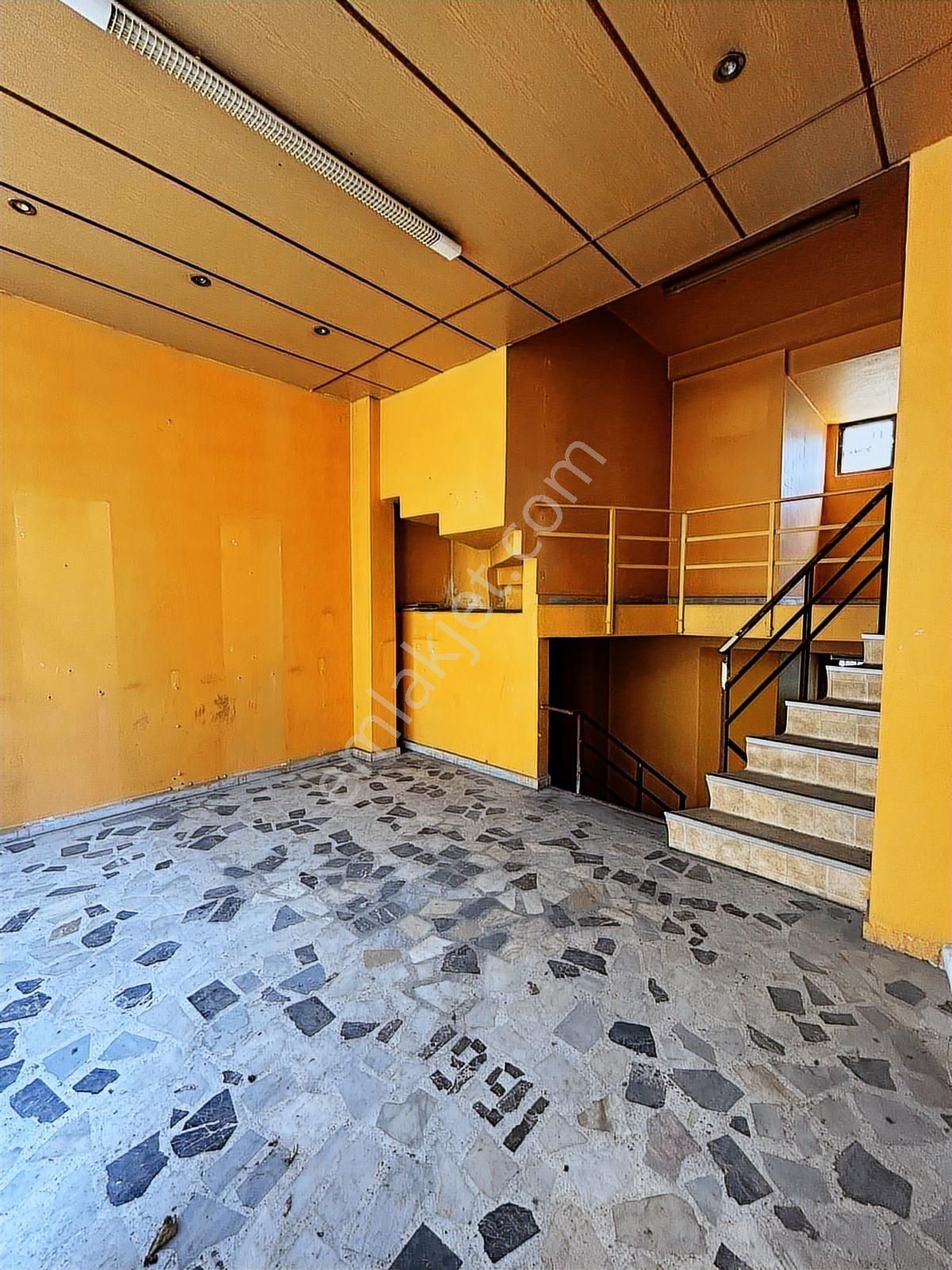 Tülay Özkök'ten Cuma Pazarı Merkezi Katlı Satılık Dükkan - Görsel 25