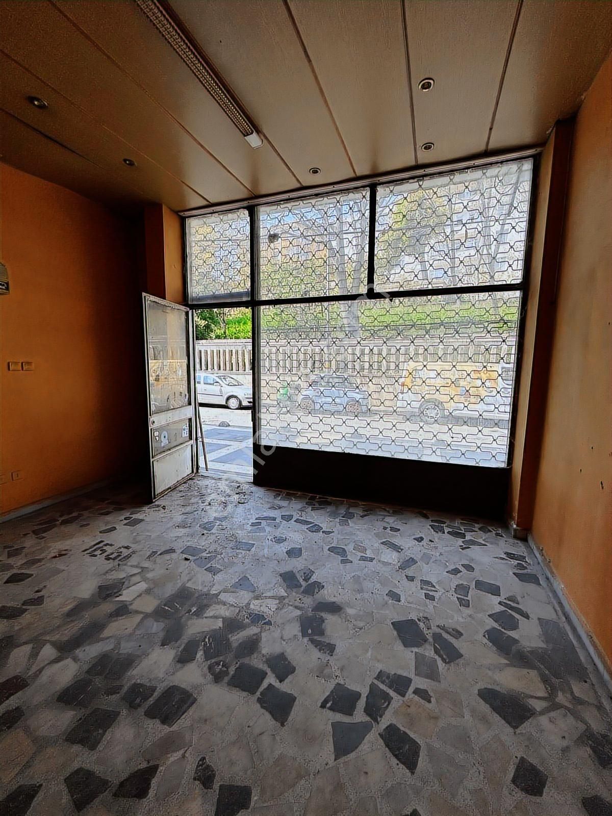 Tülay Özkök'ten Cuma Pazarı Merkezi Katlı Satılık Dükkan - Görsel 17