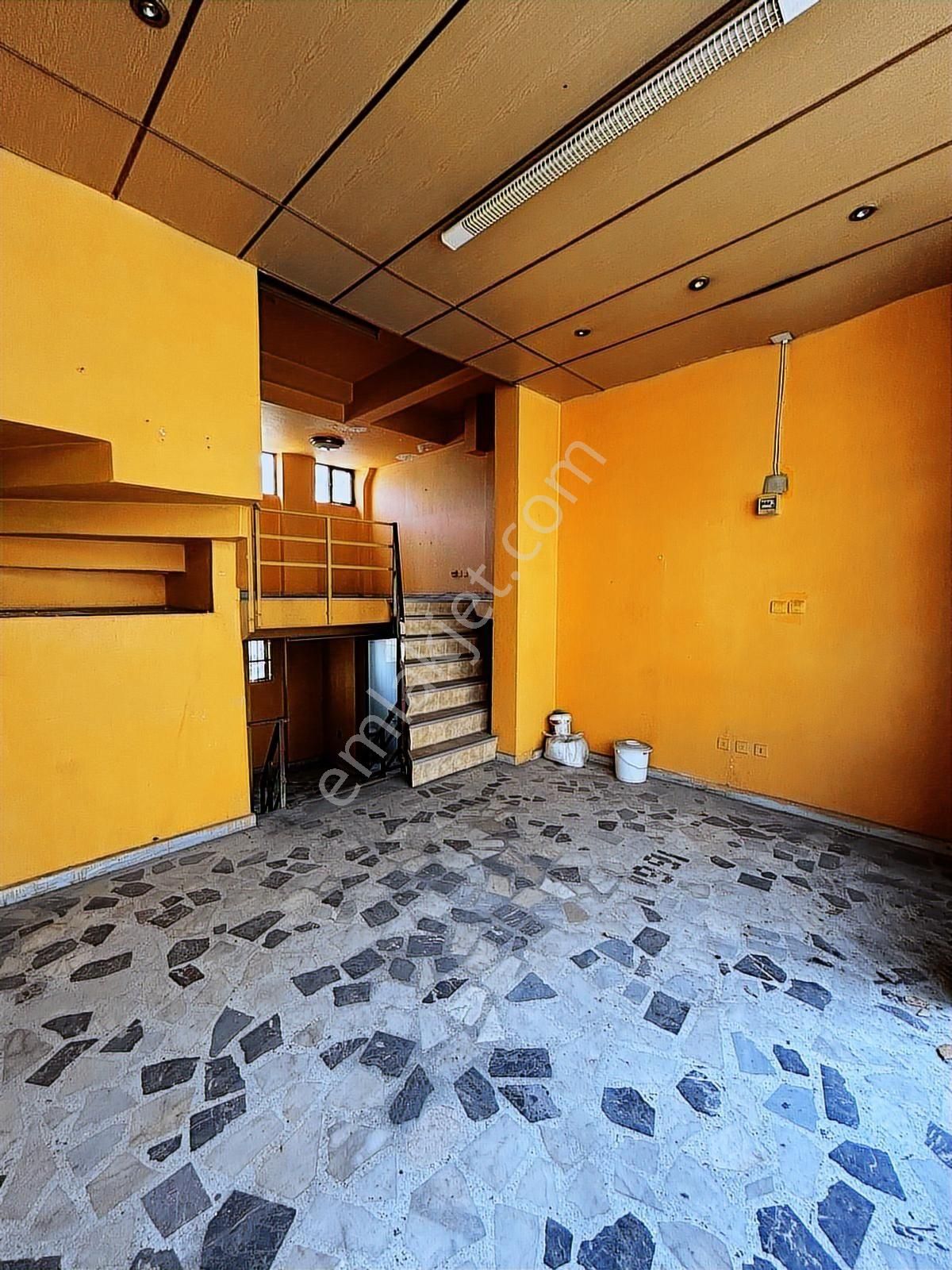 Tülay Özkök'ten Cuma Pazarı Merkezi Katlı Satılık Dükkan - Görsel 8