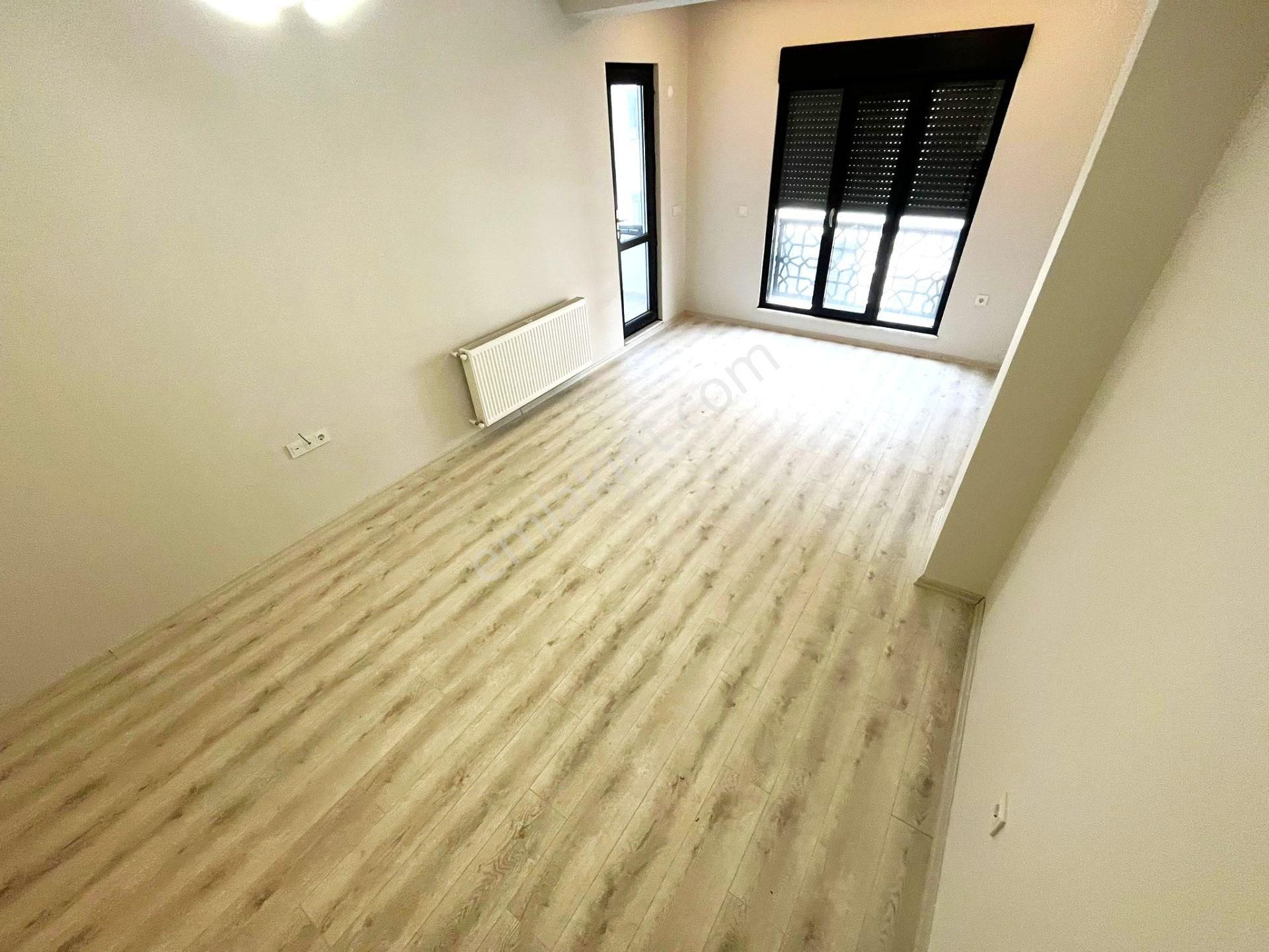 Akçay'da Aygül'den Sıfır Ebeveyn Banyolu En Üst Kat Kapalı Geniş Cam Balkon'lu Lüks 2+1satılık Daire - Görsel 3