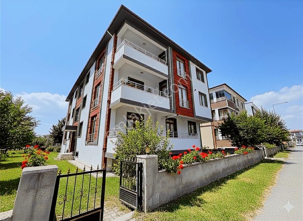 Remax Dem'den Mimar Sinan Mahallesinde Satılık 3+1 Daire