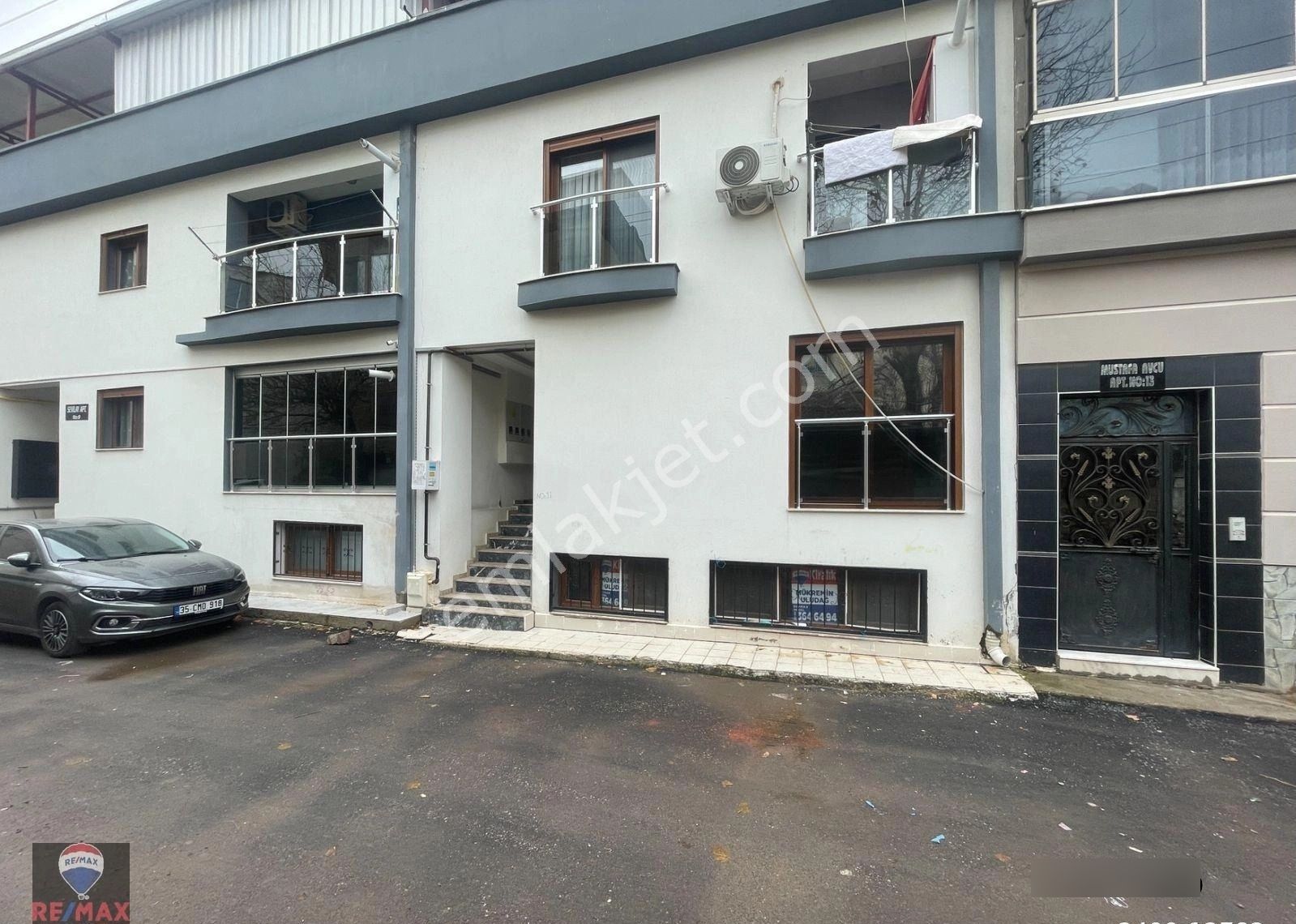 Çiğli Anadolu Caddesine,izbana Ve Çarşısına Yakını Konumlu 2+1 Daire Kiralıktır