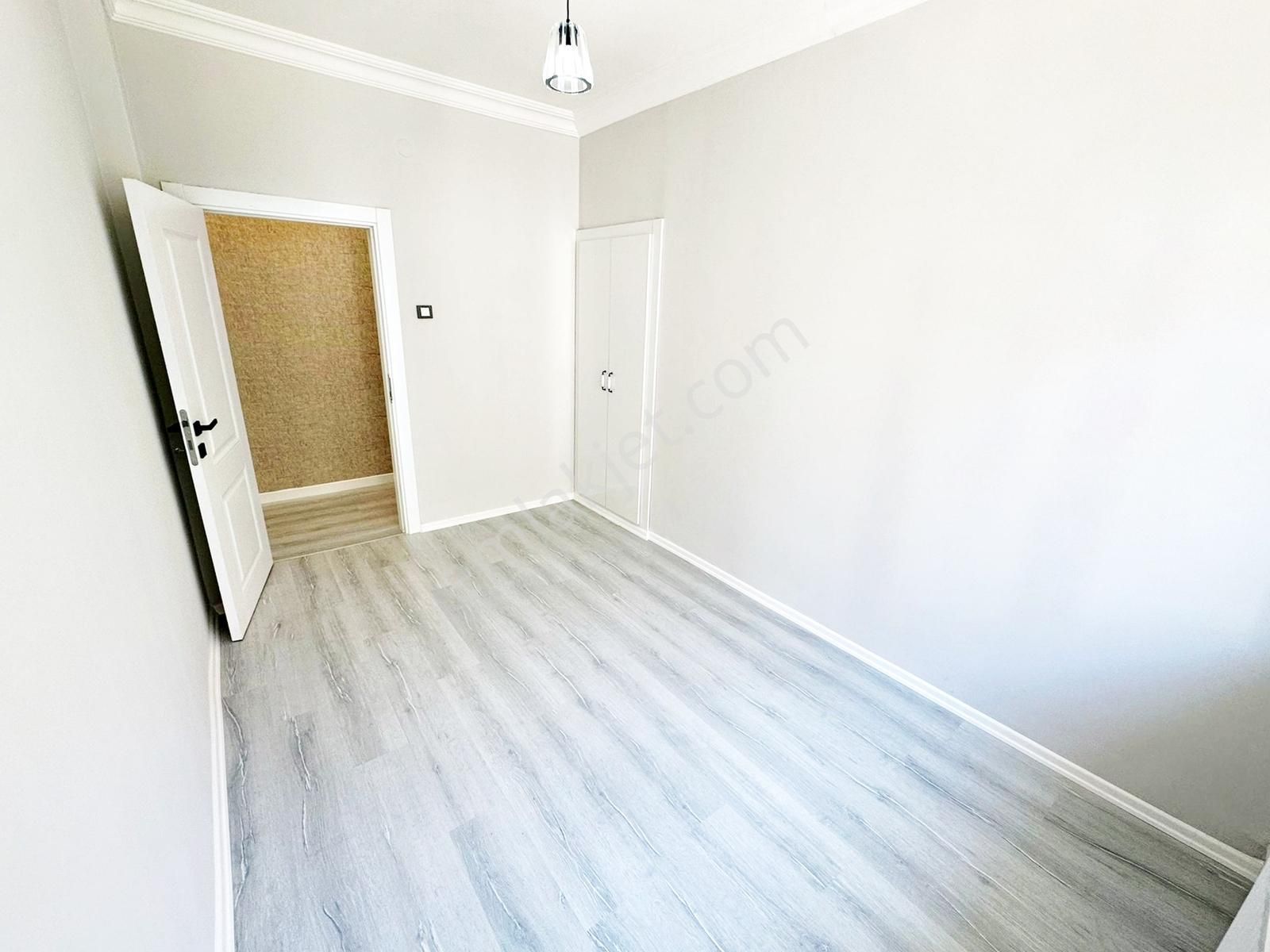 Ufuk Özdemir'den Gazino Ve Metro Yakını 3+1 Bağımsız Full Yapılı - Görsel 24