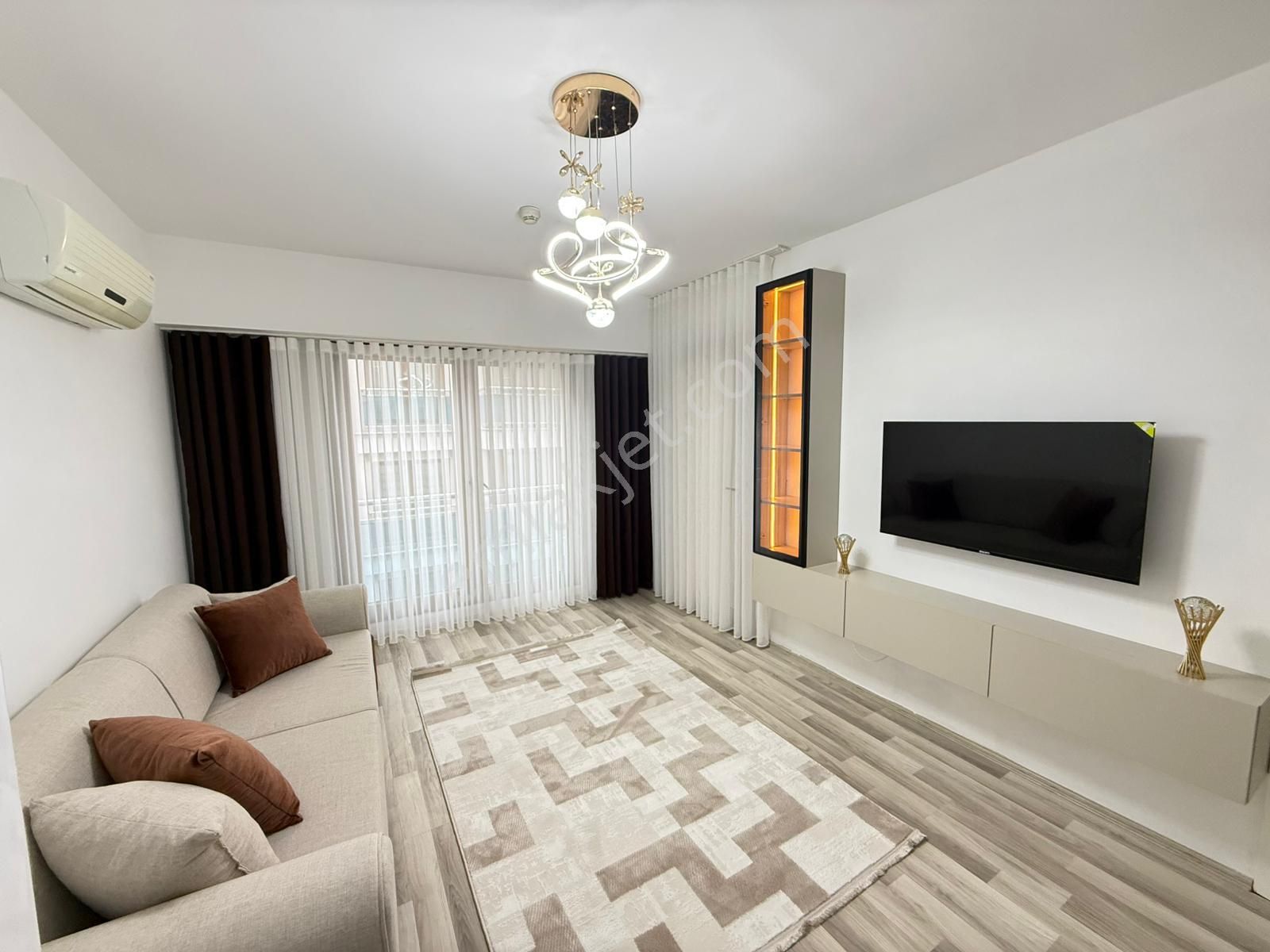 Zeytinköy Mahallesinde Denizli Manzaralı Havuzlu Otoparklı Güvenlikli Site İçerisinde 1+1 Apart