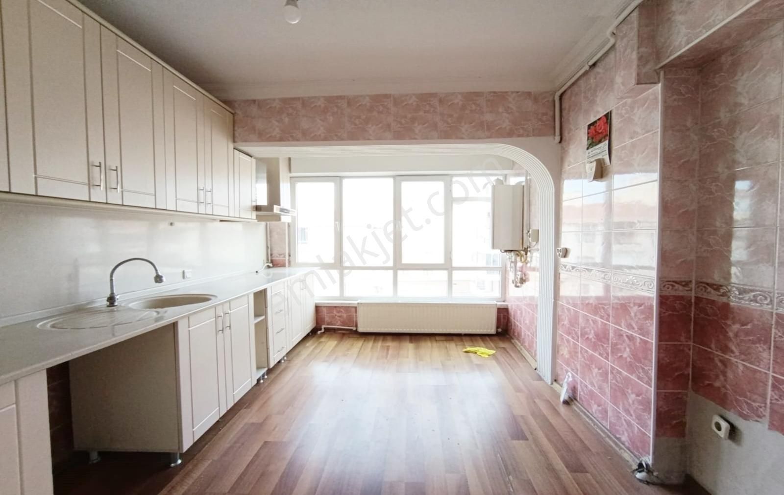 Ufuk Özdemir'den Keçiören Aktepe'de 3+1 Kiralık Daire - Görsel 14