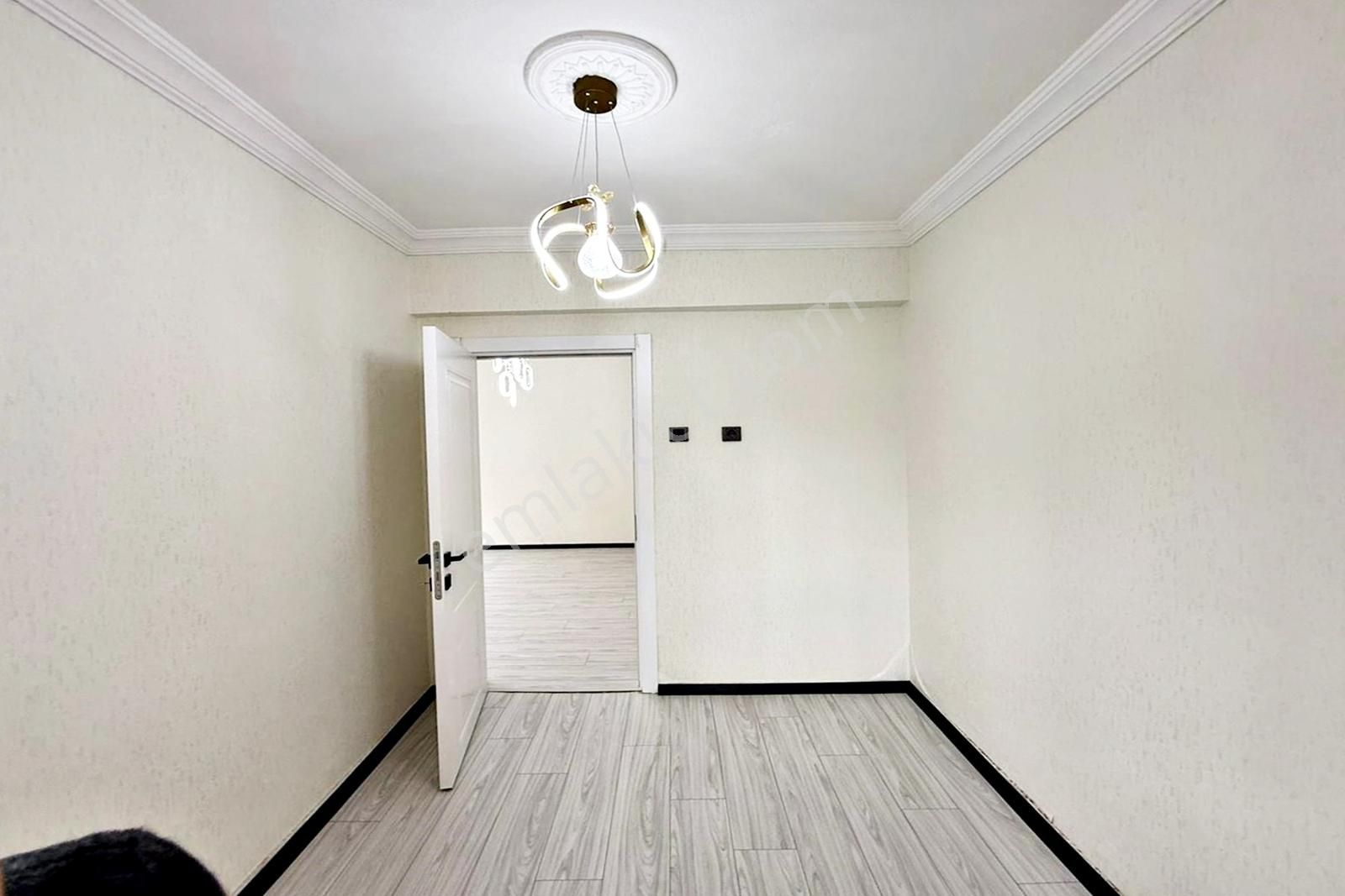 Ufuk Özdemir'den Gülbaba Cad. Full Yapılı 3+1 Masrafsız Daire - Görsel 25