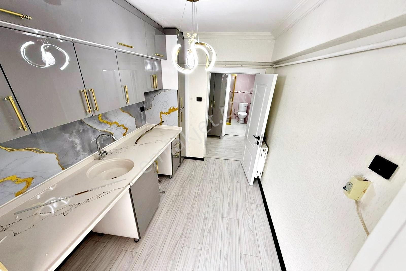 Ufuk Özdemir'den Gülbaba Cad. Full Yapılı 3+1 Masrafsız Daire - Görsel 11