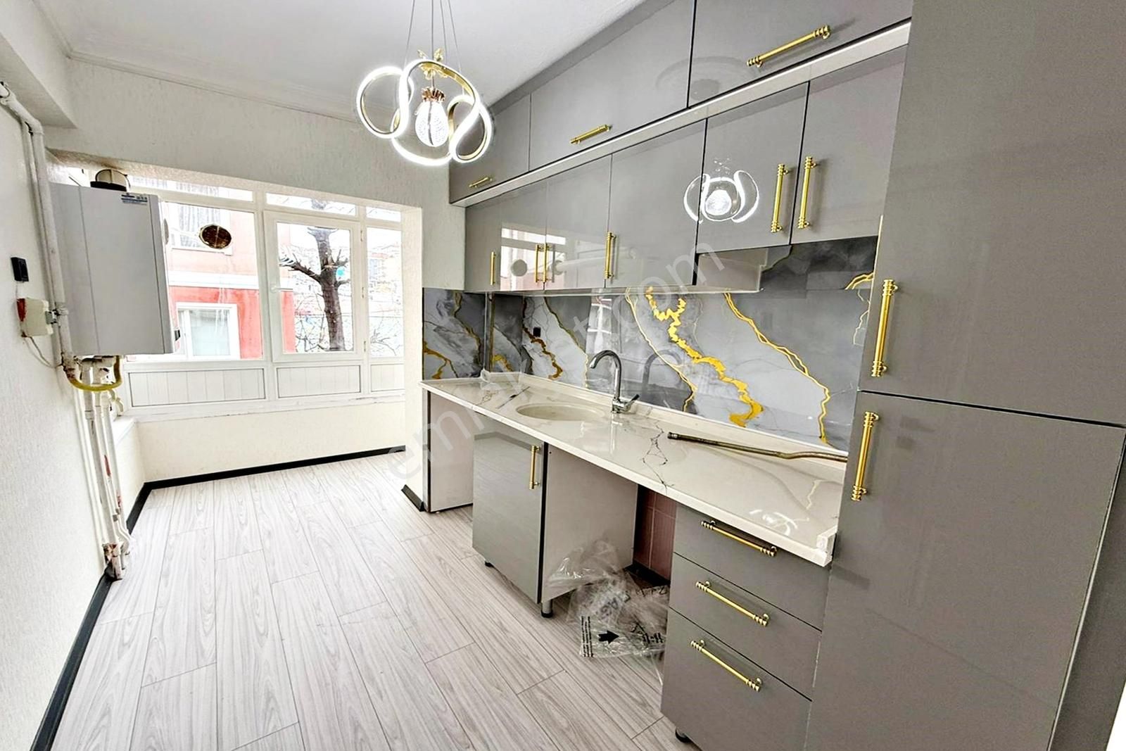 Ufuk Özdemir'den Gülbaba Cad. Full Yapılı 3+1 Masrafsız Daire - Görsel 5