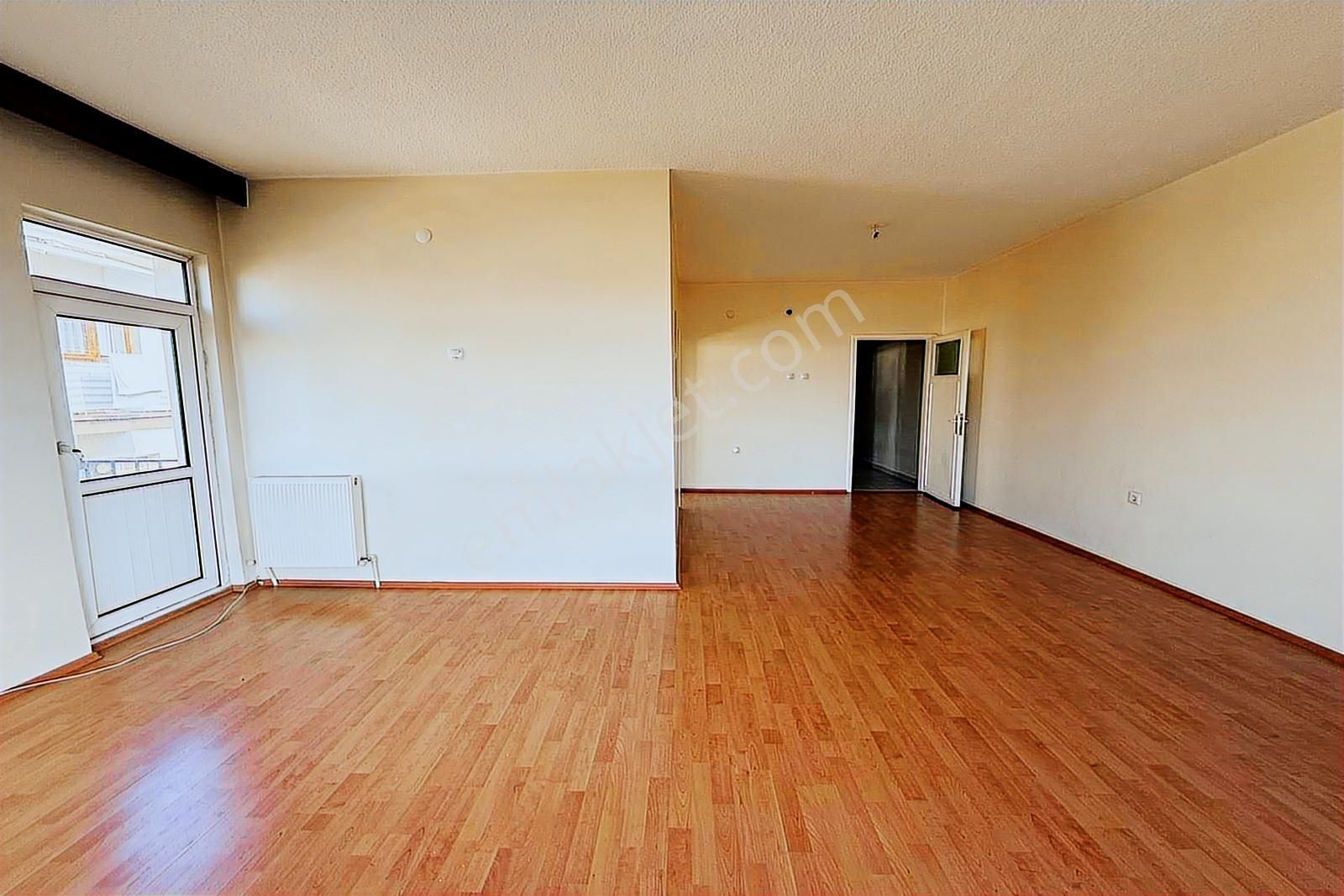 Ufuk Özdemir'den Çilek Sokak'da Orta Yapılı 3+1 Satılık Daire - Görsel 3