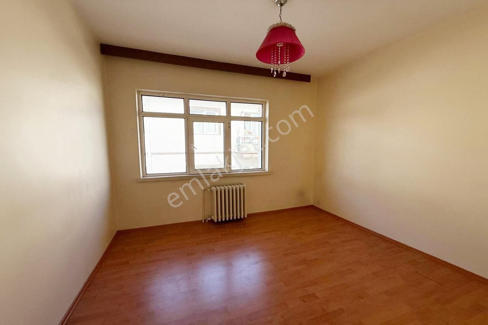 Ufuk Özdemir'den Çilek Sokak'da Orta Yapılı 3+1 Satılık Daire - Görsel 4