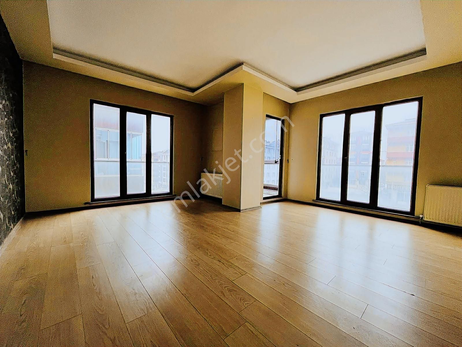 Tepe Yolu Üzerinde Bağcı Sitesi'nde Kiralık 3 + 1 Daire