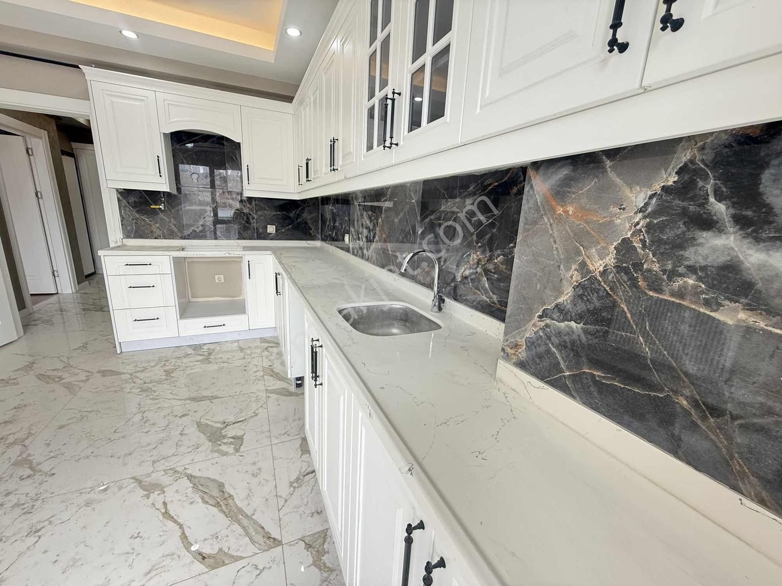 Fuar Arkası Cadde Üstü Kiralık Sıfır 2+1 - Görsel 16