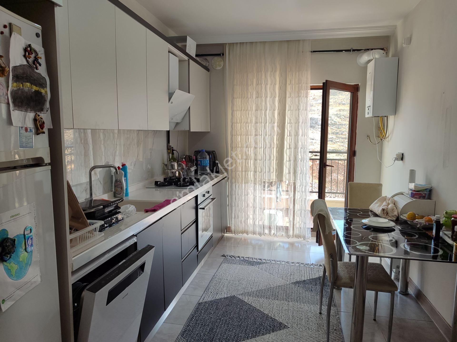 Yemişlik 12.etap Tokide Tapusu Hazır Çift Balkon Satlık 3+1 Ara Kat Daire - Görsel 2