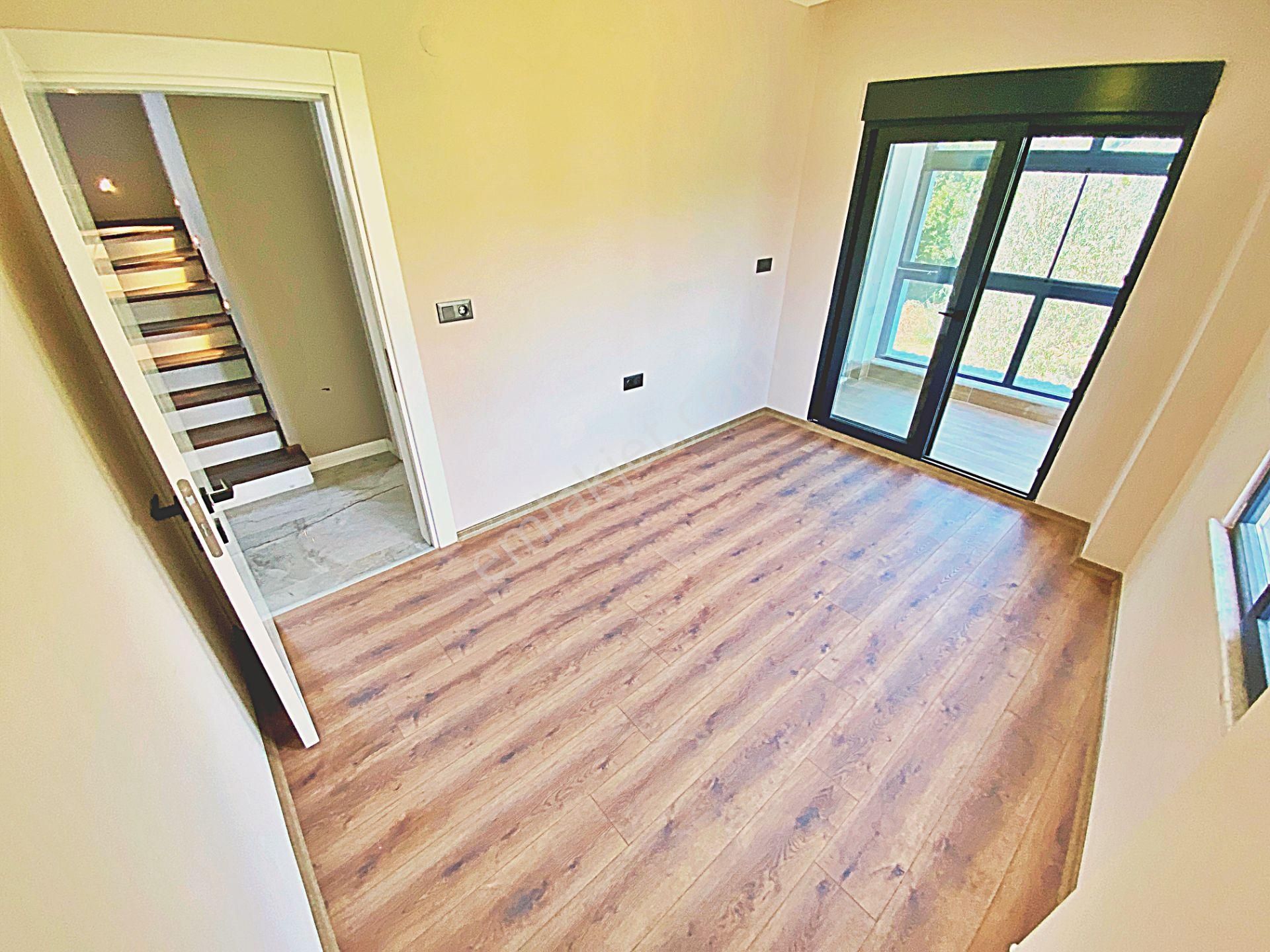 🌀gültaş Emlaktan Akçayda Satılık 4+1 Otoparklı Geniş Bahçeli Verandalı Villa - Görsel 11