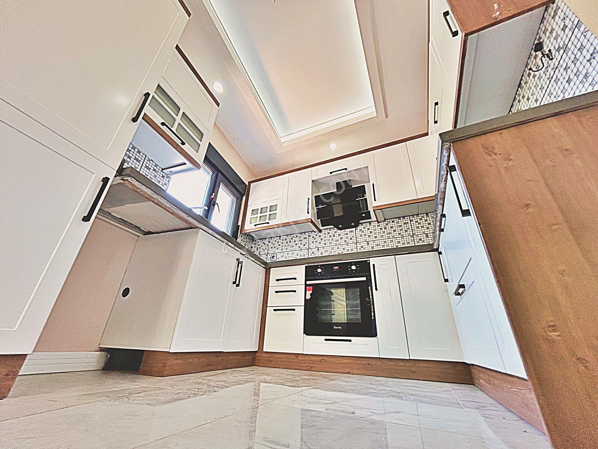 🌀gültaş Emlaktan Akçayda Satılık 4+1 Otoparklı Geniş Bahçeli Verandalı Villa