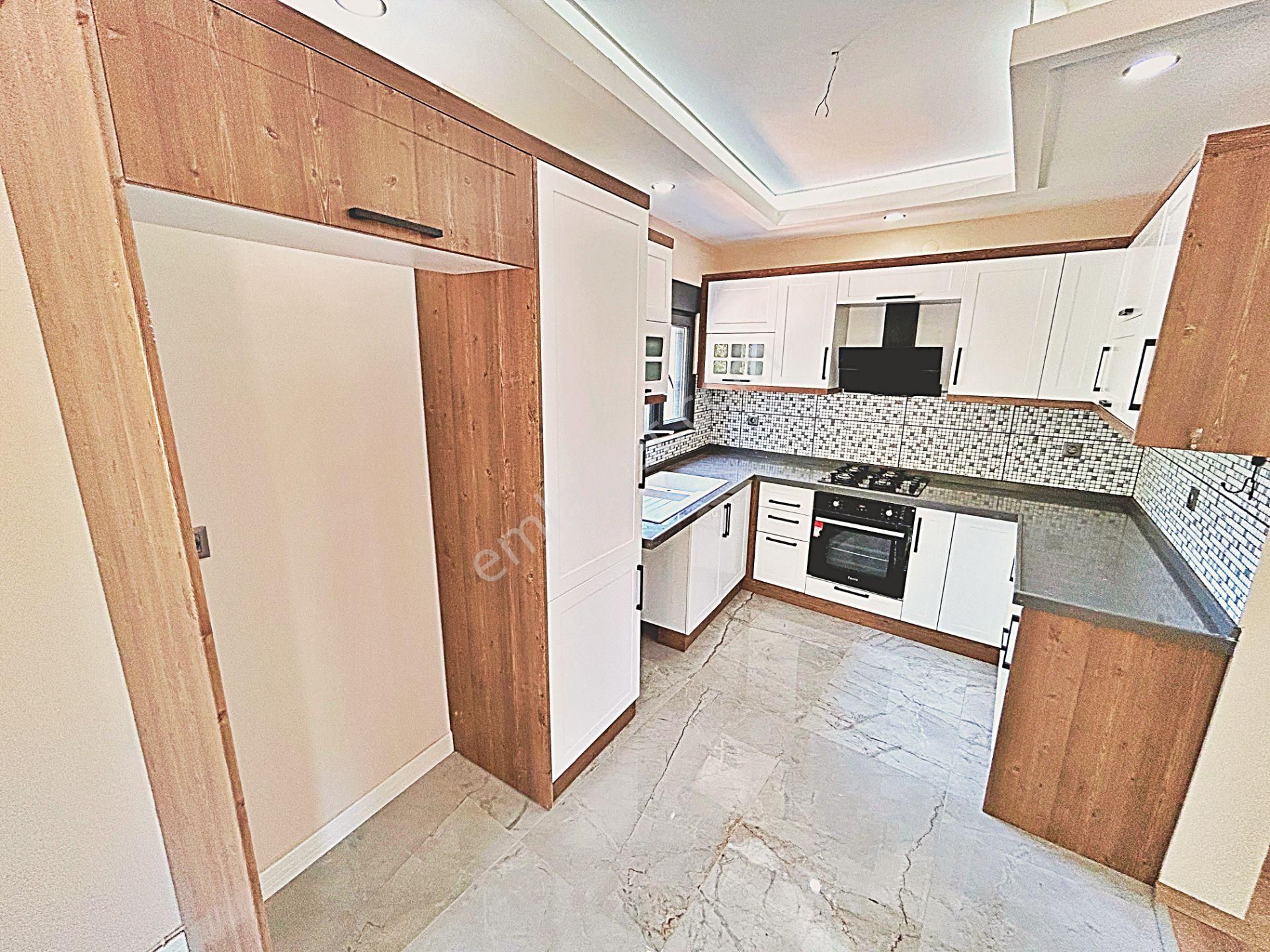 🌀gültaş Emlaktan Akçayda Satılık 4+1 Otoparklı Geniş Bahçeli Verandalı Villa - Görsel 2