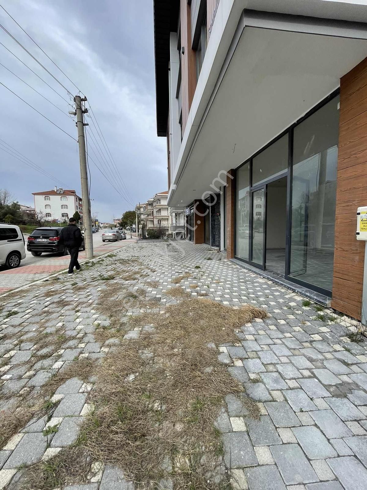 Ali Şener Caddesi Üzeri Kiralık Dopolu Dükkan 135m2 + 80 M2 Depo - Görsel 4